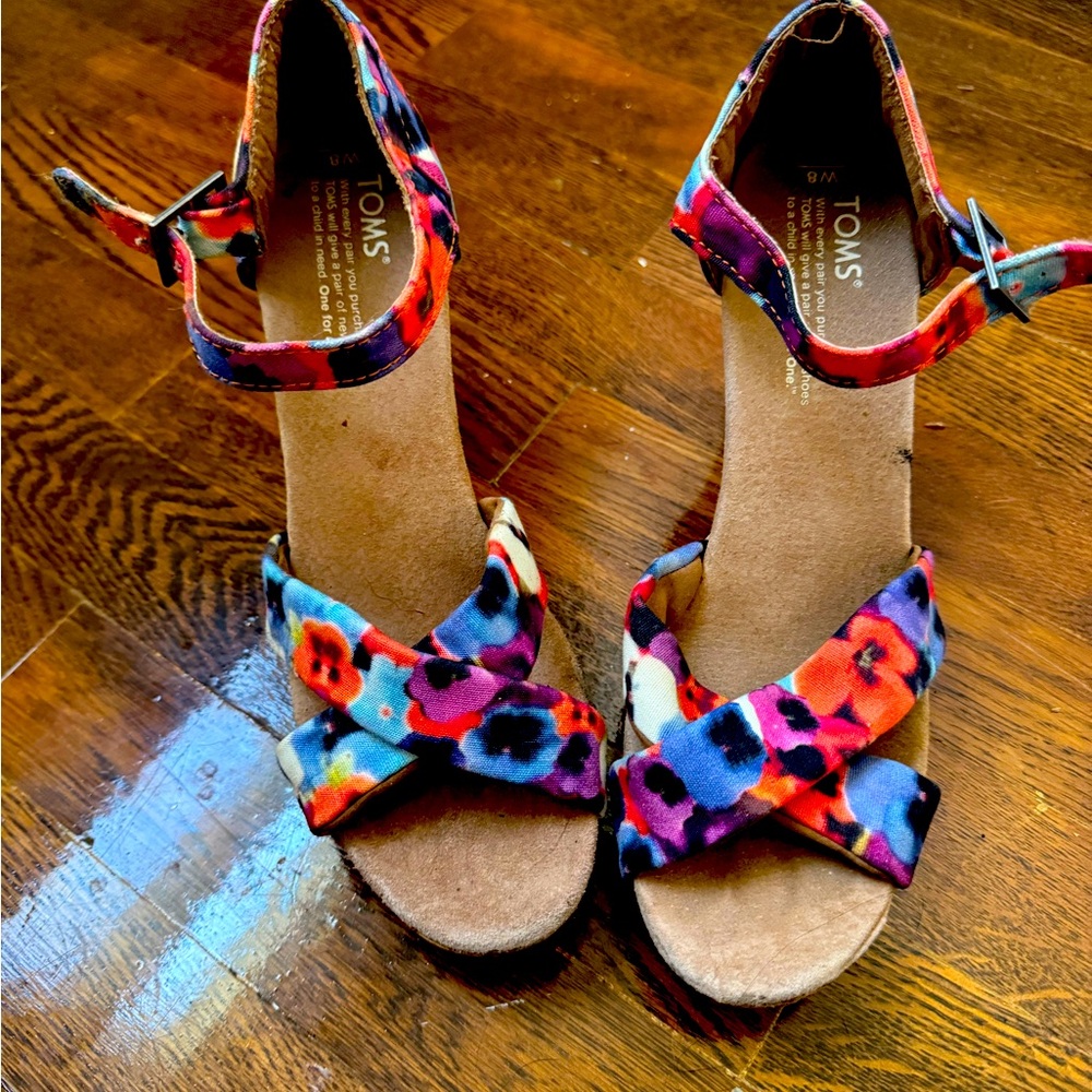 Size 8 Toms multicolored Wedges